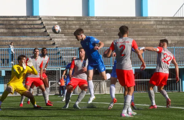 Izola, 25.10.2025nogomet 3. liga Izola - Svoboda Ljubljana 2:1prva tekma na obnovljenem igri&scaron;ču s umetno travo.z glavo je prvi gol za Izolo dosegel Tai Križnik