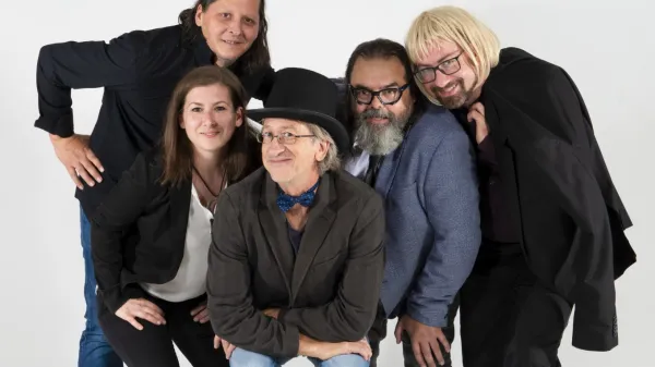 Istrski bogovi cinizma Zmelkoow bodo 18. marca z velikim koncertom proslavili 100. obletnico rojstva enega svojih najvidnej&scaron;ih likov, ki sli&scaron;i na ime Sergio.