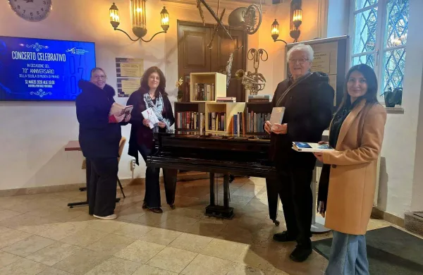 Z leve: knjižničarka Knjižnice Koper Vanja Rožac, ravnateljica Glasbene &scaron;ole Koper Tatjana Jercog, nekdanji ravnatelj Glasbene &scaron;ole Koper Borut Logar in vodja Izposoje v Knjižnici Koper Dolores Jakac