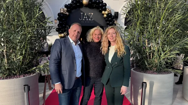  Dario Kinkela, direktor za food&beverage v Valamarju, Ana Ro&scaron; in Ketlin Arman Skopljaković, direktorica Valamarjevih mestnih hotelov.Poreč