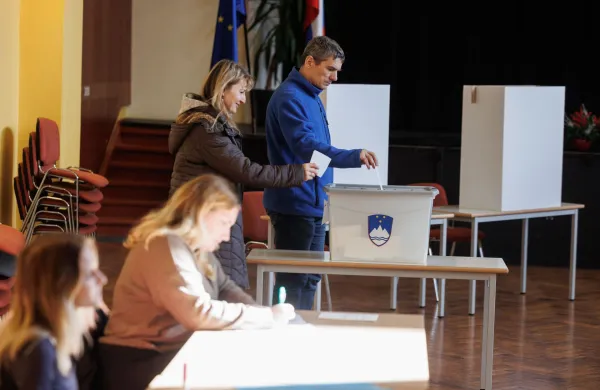 Na listah od dijakov do upokojencev