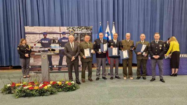 Na Primorskem odlikovali policiste in lovce
