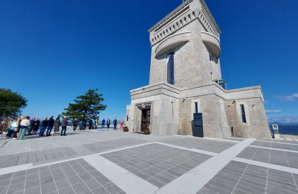 Cerje Pomnik miru občina Miren-Kostanjevica odprtje urejena plo??ad 1 MIO 