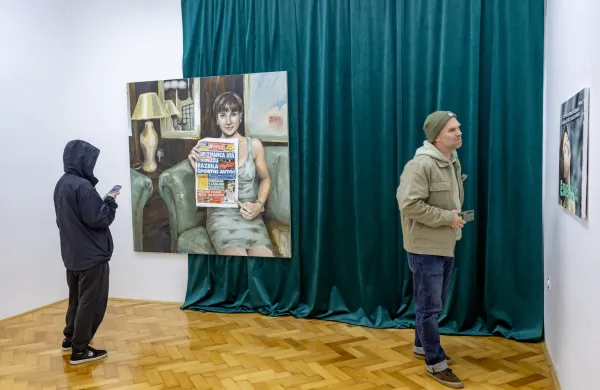 Pivka, Hisa kulture.Odprtje razstave Kraljica slovenskih src slikarke Klare Kracina."Provincialni kulturni dom z razstavo slik priljubljene Esmeralde".Foto: Simon Avsec