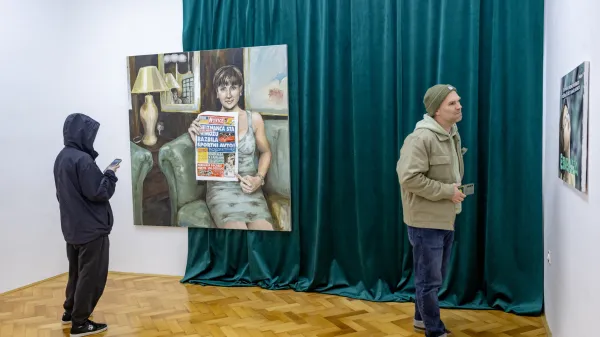 Pivka, Hisa kulture.Odprtje razstave Kraljica slovenskih src slikarke Klare Kracina."Provincialni kulturni dom z razstavo slik priljubljene Esmeralde".Foto: Simon Avsec