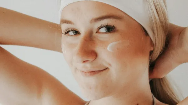 Zima je pravi čas za obnovo kože - katere sestavine izbrati