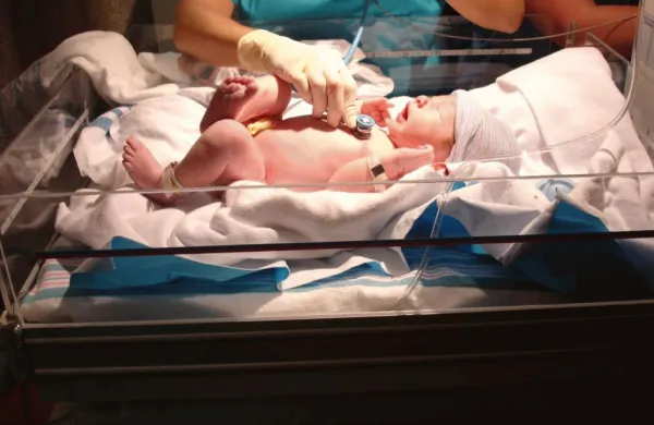 Zdravstvo nega novorojenček porodni&scaron;nica dojenček