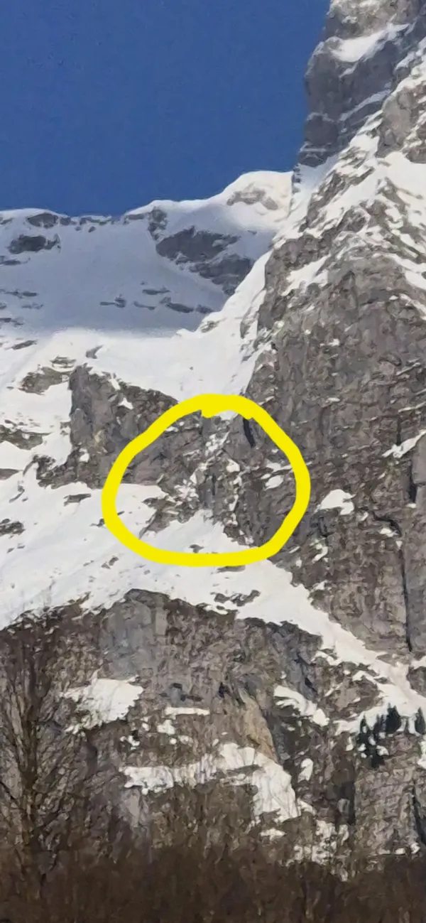 Italijana sta omagala pod zasneženo steno Krna.