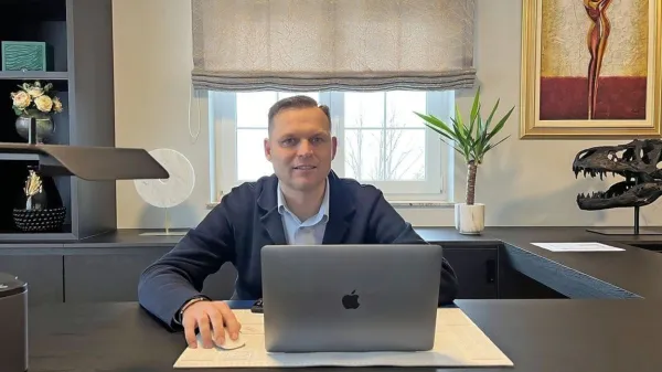 Koga je Sebastjan Vežnaver poklical, ko mu je na vrata potrkal NPU