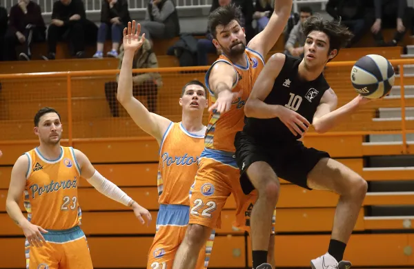 Rizman in Besedić sta sama lovila vodilno Plamo