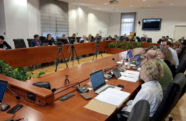 Grehe prej&scaron;njih občinskih vodstev bodo plačevali kar 15 let