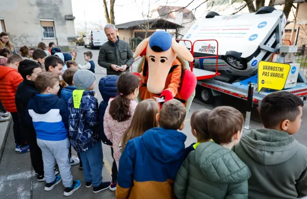 Ljubljana, OS Polje.Izjave za medije v okviru dogodka ob robu preventivne akcije Agencije za varnost prometa (AVP) in policije Varnostni pas.