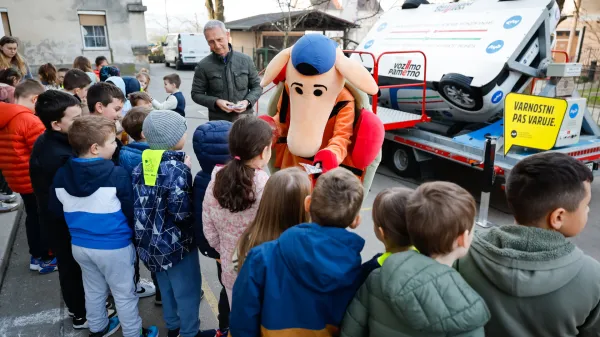 Ljubljana, OS Polje.Izjave za medije v okviru dogodka ob robu preventivne akcije Agencije za varnost prometa (AVP) in policije Varnostni pas.