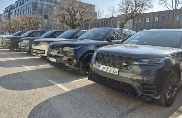 Dogodki kot so tak&scaron;ni so namenjeni lastnikom, ki svojih vozil ne bi zapeljali na terensko podlago ali pa te možnosti nimajo.