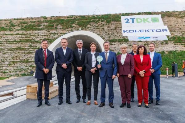 Dekani, 11.3.2026Drugi tir, 2TDK, Otvoritev železni&scaron;ke proge Koper-Divača, svečana otvoritev, Robert Golob in Alenka Bratu&scaron;ek