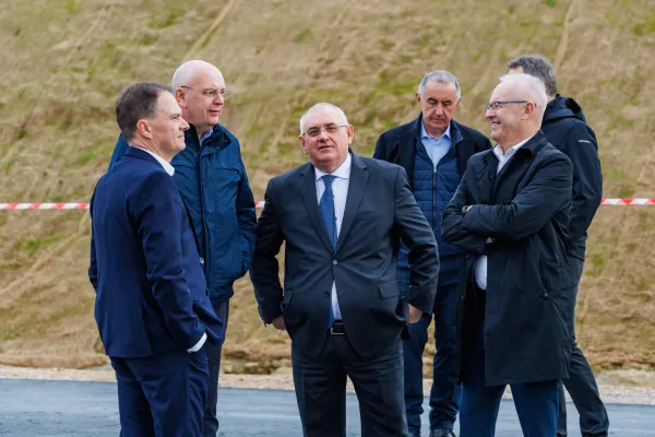 Dekani, 11.3.2026Drugi tir, 2TDK, Otvoritev železni&scaron;ke proge Koper-Divača, svečana otvoritev, Robert Golob in Alenka Bratu&scaron;ek