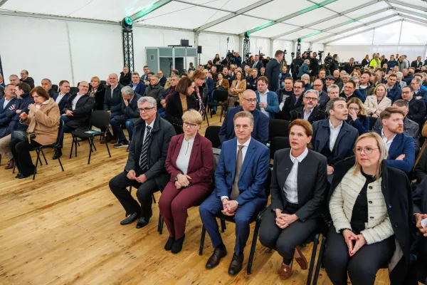 Dekani, 11.3.2026Drugi tir, 2TDK, Otvoritev železni&scaron;ke proge Koper-Divača, svečana otvoritev, Robert Golob in Alenka Bratu&scaron;ek