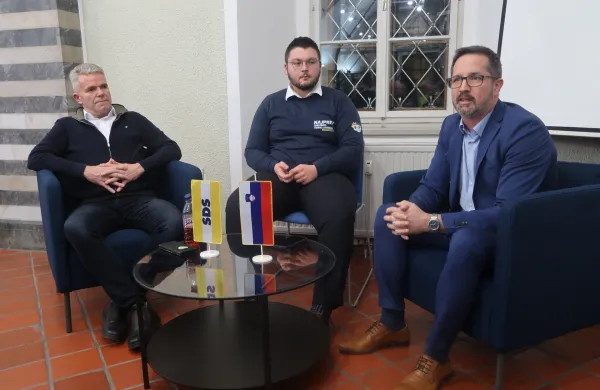 Država na majavih temeljih občin