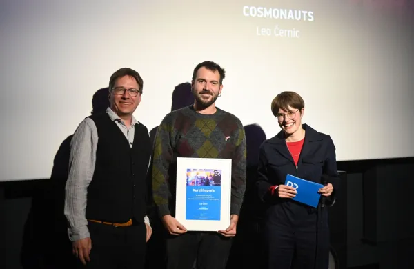 Na mednarodnem festivalu kratkih filmov v nem&scaron;kem Regensburgu je v sredo scenarist in režiser Leo Černic prejel glavno nagrado za kratki film Kozmonavti. 