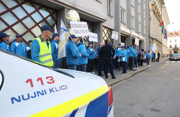 Policijski sindikat s protestom opozarja na slabe razmere v policiji.