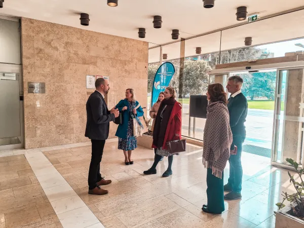 Veleposlanica Nemčije v Sloveniji Sylvia Groneick je obiskala Mediteranski center zdravja in Laboratorij In&scaron;tituta za kineziolo&scaron;ke raziskave ZRS Koper.