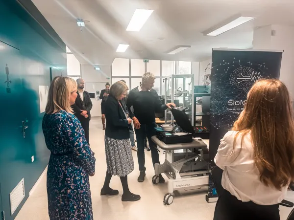 Veleposlanica Nemčije v Sloveniji Sylvia Groneick je obiskala Mediteranski center zdravja in Laboratorij In&scaron;tituta za kineziolo&scaron;ke raziskave ZRS Koper.