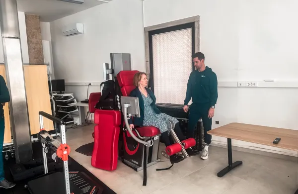 Veleposlanica Nemčije v Sloveniji Sylvia Groneick je obiskala Mediteranski center zdravja in Laboratorij In&scaron;tituta za kineziolo&scaron;ke raziskave ZRS Koper.