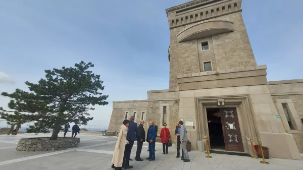 Kamniti pomnik bo končno dobil tudi srce