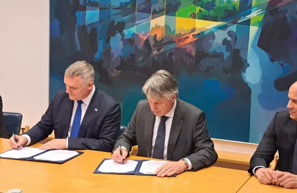 Novi sončni elektrarni Kanalski Vrh in Dekani za bolj&scaron;o energetsko varnost