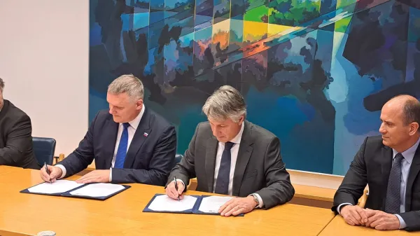 Novi sončni elektrarni Kanalski Vrh in Dekani za bolj&scaron;o energetsko varnost