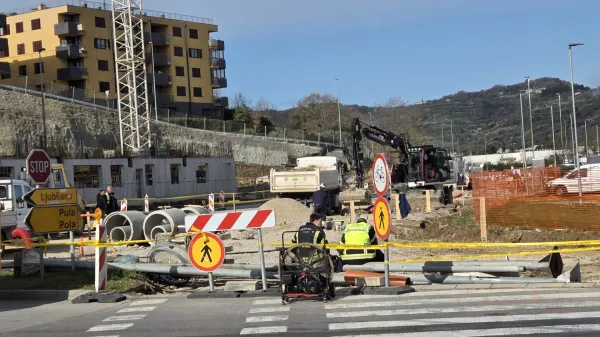 Zaradi izhlapevanja plina gasilci in policisti stražili ves dan