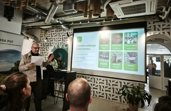 Koper, prostori Drustva PiNA.V Kopru je danes potekal dogodek ob odprtju vseslovenske akcije belezenja spominov starejsih Zapisimo spomine!, ki jo izvaja Zavod Dobra pot.