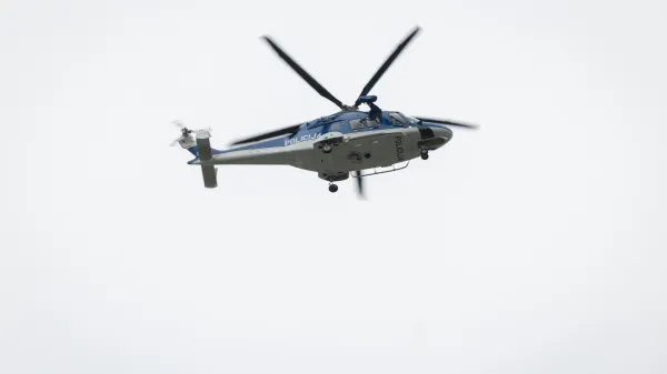 Ljubljana, krozisce med Dunajsko in Obvozno cesto.Protestni shod v organizaciji civilne iniciative Zahtevamo varnost!, s katerim so izrazili solidarnost z nedavno pretepenim krajanom Antonom Cemazarjem ter predstavili zahteve krajanov do Mestne obcine Ljubljana, vlade in policije za zagotovitev varnosti pred nekaterimi predstavniki romske skupnosti.