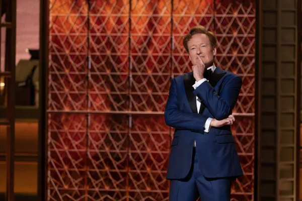 Podelitev je povezoval sloviti Conan O'Brien.