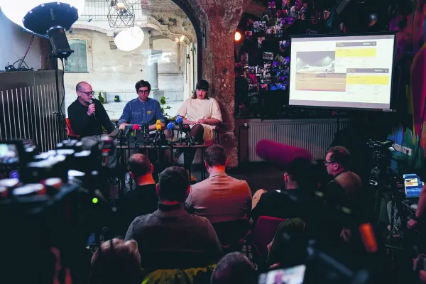 (iz leve) Borut Mekina, Filip Dobranić in Nika Kovač na dana&scaron;nji novinarski konferenci.