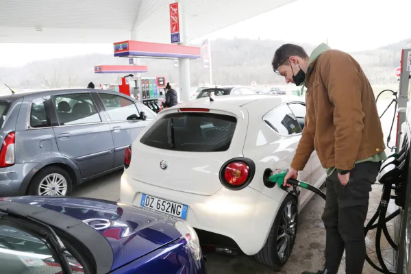 Staloni Dobrovo petrol bencinski servis vrsta italjani tocijo cenejse gorivo