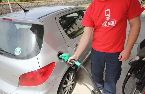 Bencinski servis Petrol - koncesija točenje goriva bencin gorivo Golo Brdo - Gori&scaron;ka brda