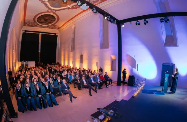 Univerza na Primorskem s &scaron;tirinajstimi novimi doktoricami in doktorji znanosti