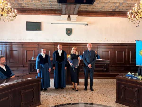 Univerza na Primorskem s &scaron;tirinajstimi novimi doktoricami in doktorji znanosti