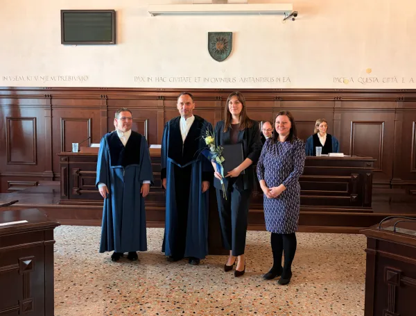 Univerza na Primorskem s &scaron;tirinajstimi novimi doktoricami in doktorji znanosti