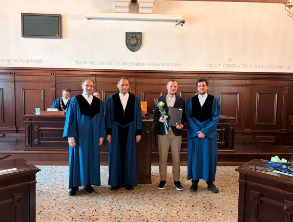 Univerza na Primorskem s &scaron;tirinajstimi novimi doktoricami in doktorji znanosti