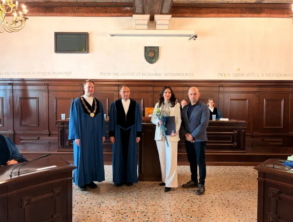 Univerza na Primorskem s &scaron;tirinajstimi novimi doktoricami in doktorji znanosti