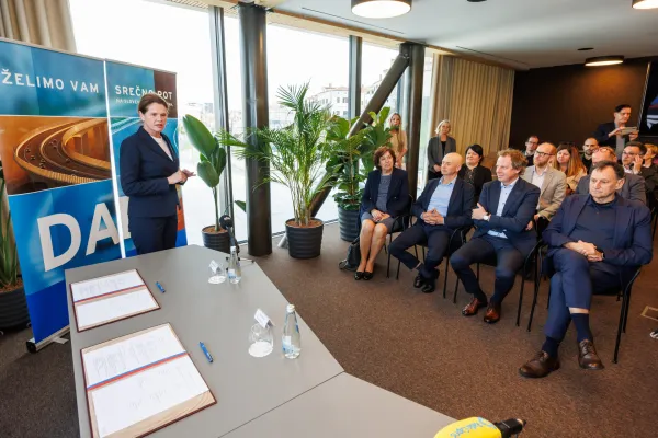 Koper, 16.3.2026Podpis pogodbe za obnovo berto&scaron;ke vpadnice v &scaron;tiripasovnico, DARS, Mestna občina Koper