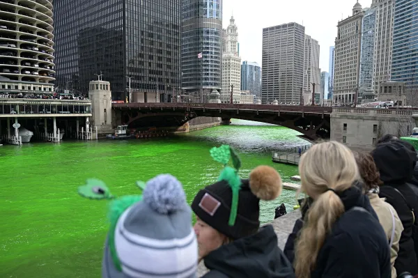 CHICAGO, UNITED STATES - MARCH 14: Thousands of spectators gather along the Riverwalk and bridges to watch the Chicago River turn emerald green in Chicago, Illinois, United States on March 14, 2026. A tradition since 1962, the river is dyed every year to celebrate St. Patrick&acirc;&euro;&trade;s Day as tour boats and leisure craft navigate the vibrant waters. Jacek Boczarski/Anadolu,Image: 1082976062, License: Rights-managed, Restrictions:, Model Release: no, Credit line: Jacek Boczarski/AFP/Profimedia