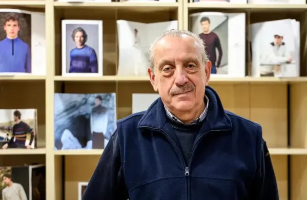  "Ob povratku v Istanbul si mesta v zalivu nisem mogel izbiti iz glave. Star&scaron;e sem naposled prepričal, naj me po&scaron;ljejo k stricu in tako se je začela moja trža&scaron;ka zgodba", se spominja Erdogan Şeng&uuml;l.
