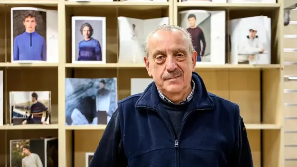  "Ob povratku v Istanbul si mesta v zalivu nisem mogel izbiti iz glave. Star&scaron;e sem naposled prepričal, naj me po&scaron;ljejo k stricu in tako se je začela moja trža&scaron;ka zgodba", se spominja Erdogan Şeng&uuml;l.