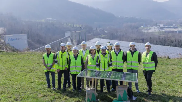 Predstavniki podjetja Alpacem Cement, Enertona in arhitekturnega biroja Sadar+Vuga