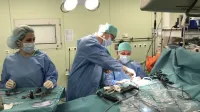 Operacija odstranitve tumorja na UKC. Fotografija je simbolična.