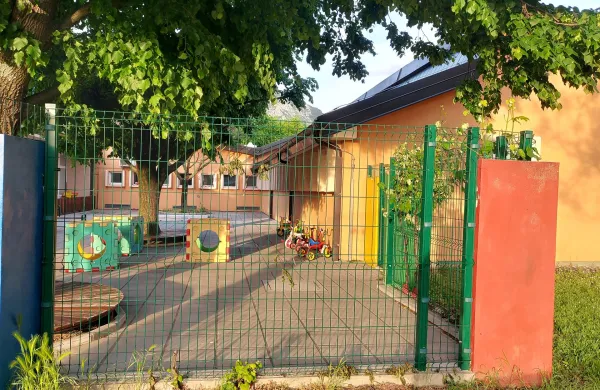 V Lokavcu trije oddelki, na Ribniku Cici vas