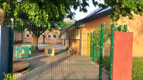 V Lokavcu trije oddelki, na Ribniku Cici vas